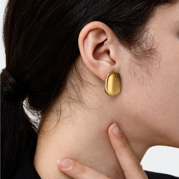 18K Gold Square Earrings*High Gloss Design - Picture 7 of 7